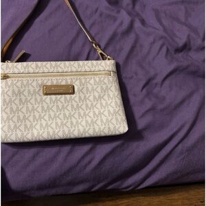 COPY - Michael kors wristlet